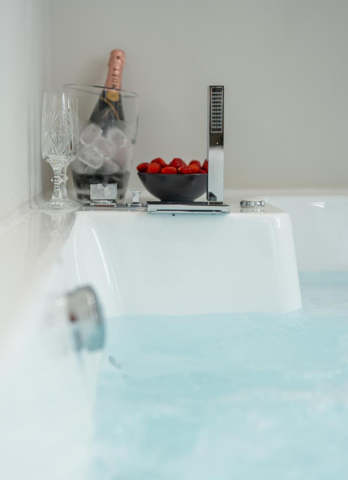 Derouse Othon Suite With Hydromassage Jacuzzi Atenas Exterior foto